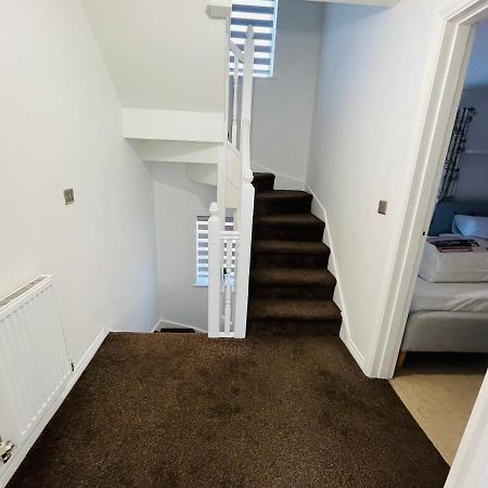 Watan Cottage - Spacious 3 Bedrooms Entire House With Beautiful Outdoor Garden Manchester Exterior photo