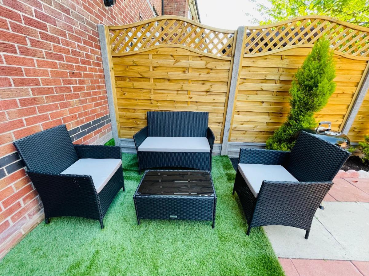 Watan Cottage - Spacious 3 Bedrooms Entire House With Beautiful Outdoor Garden Manchester Exterior photo
