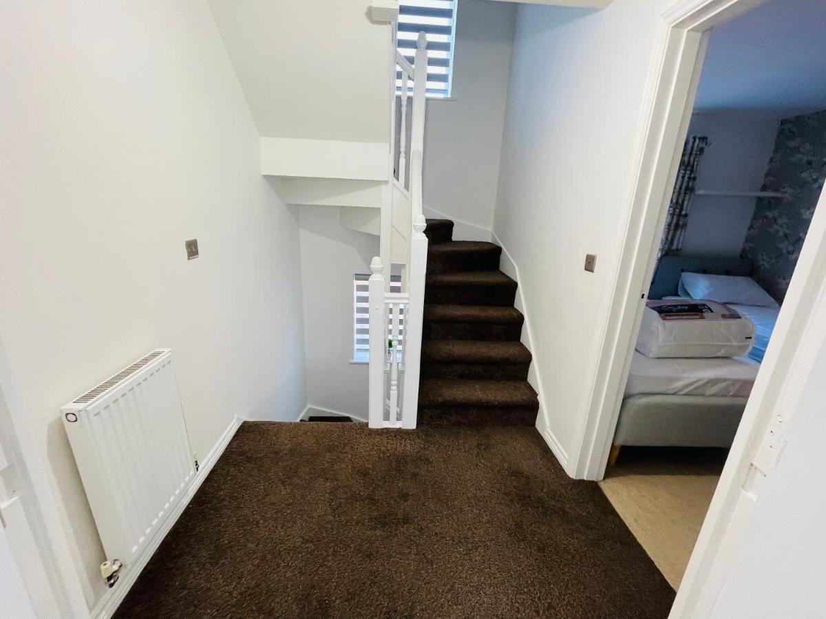 Watan Cottage - Spacious 3 Bedrooms Entire House With Beautiful Outdoor Garden Manchester Exterior photo