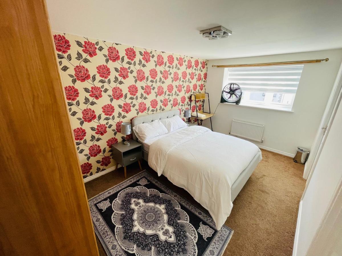 Watan Cottage - Spacious 3 Bedrooms Entire House With Beautiful Outdoor Garden Manchester Exterior photo