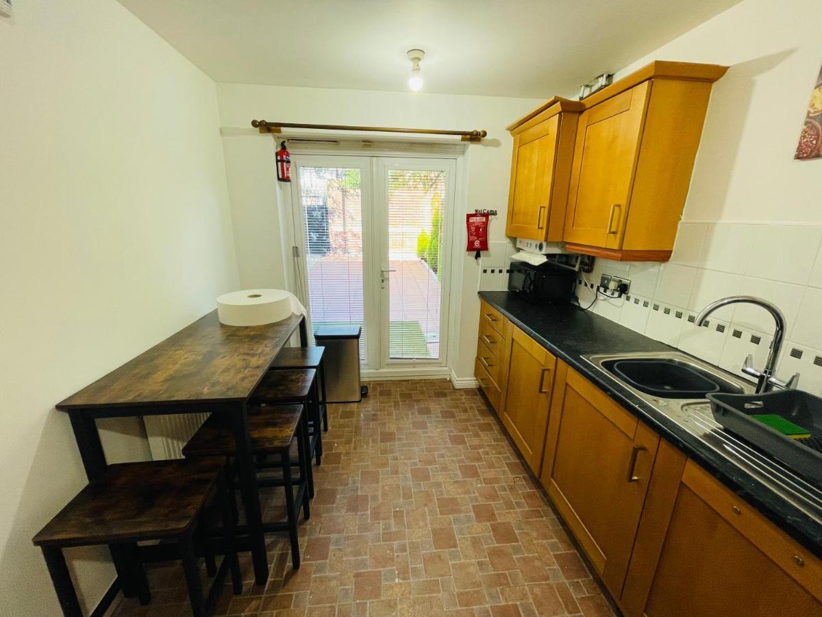 Watan Cottage - Spacious 3 Bedrooms Entire House With Beautiful Outdoor Garden Manchester Exterior photo