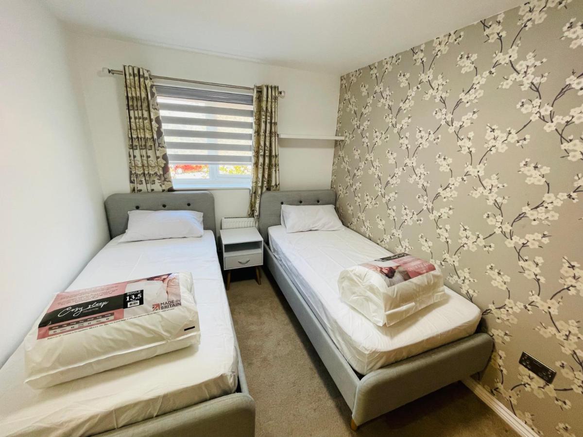Watan Cottage - Spacious 3 Bedrooms Entire House With Beautiful Outdoor Garden Manchester Exterior photo