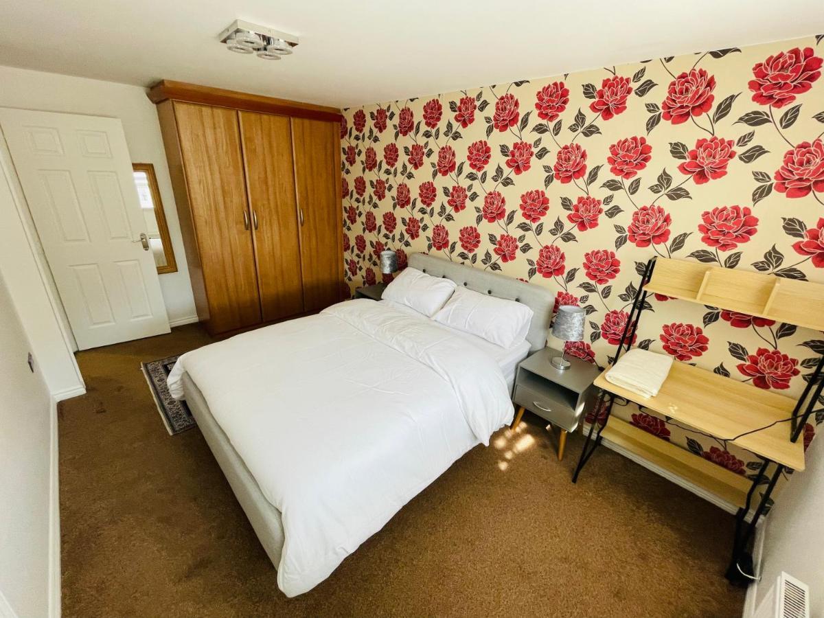 Watan Cottage - Spacious 3 Bedrooms Entire House With Beautiful Outdoor Garden Manchester Exterior photo