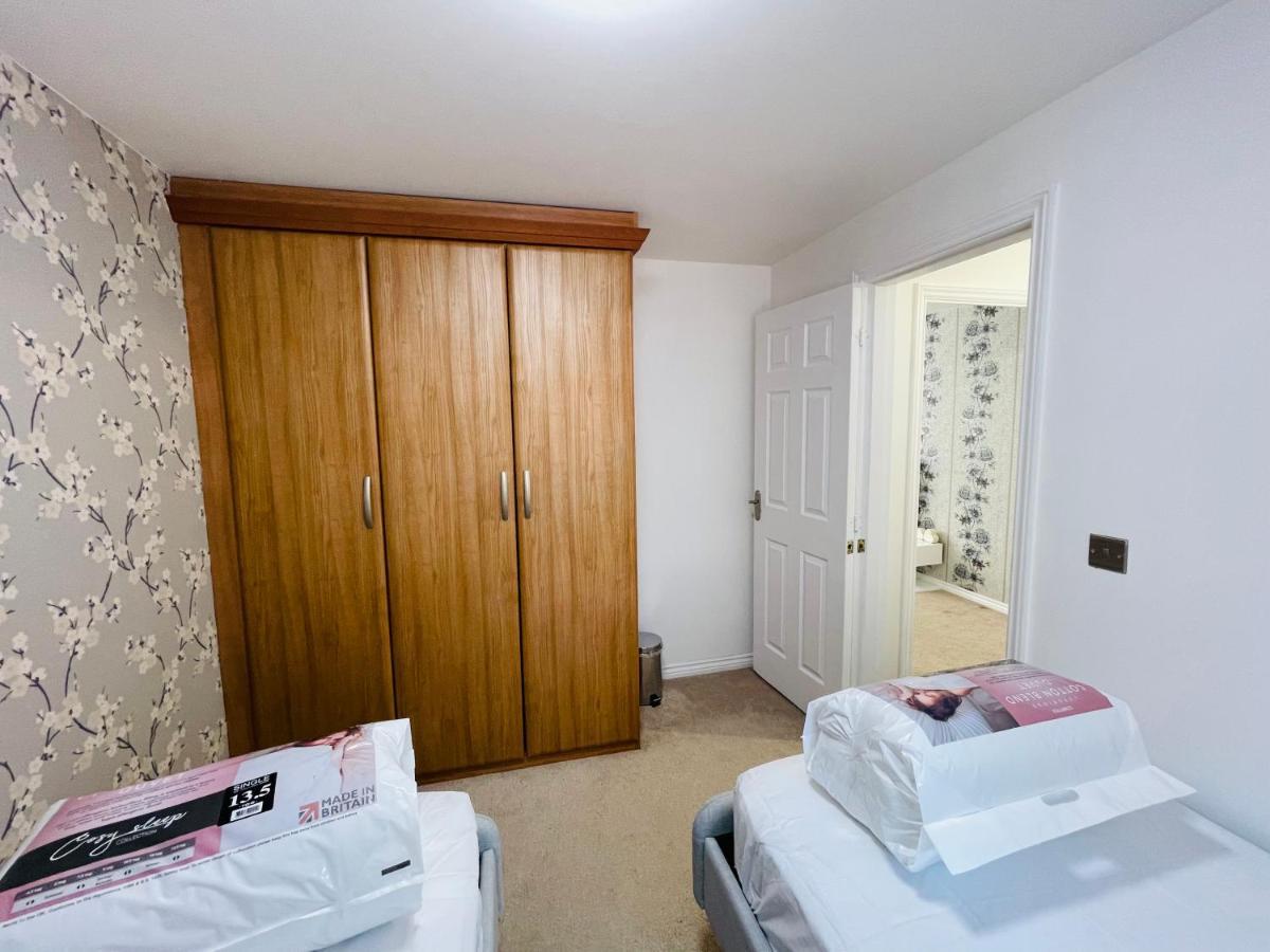 Watan Cottage - Spacious 3 Bedrooms Entire House With Beautiful Outdoor Garden Manchester Exterior photo