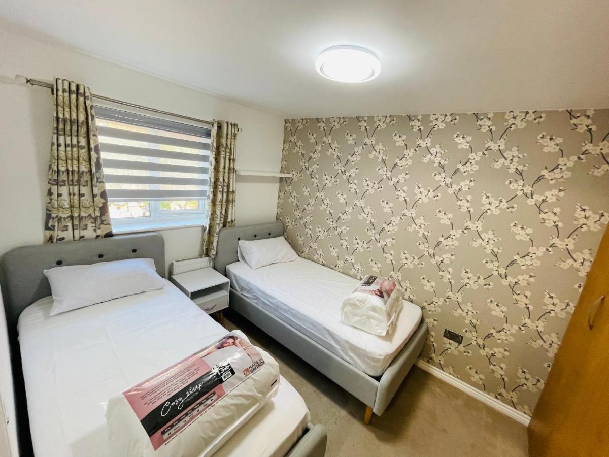 Watan Cottage - Spacious 3 Bedrooms Entire House With Beautiful Outdoor Garden Manchester Exterior photo